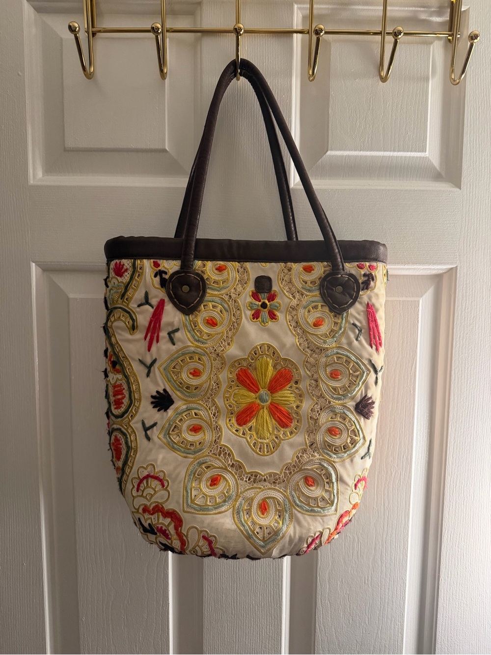 Embroidered Floral Shoulder Tote Bag – Cream with Multicolor Accents